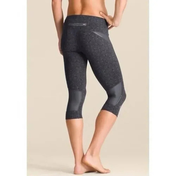 Athleta Printed Bare To Run Knicker, Color Asphalt Starfruit Size XS - Picture 2 of 15
